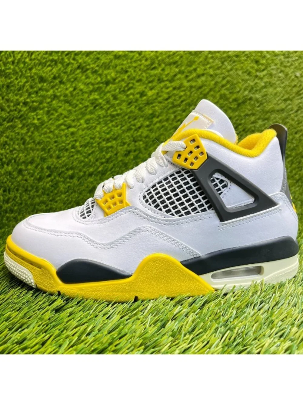 Nike Air Jordan 4 Retro Vivid Sulfur Womens Size 5 White Athletic Shoes Sneakers